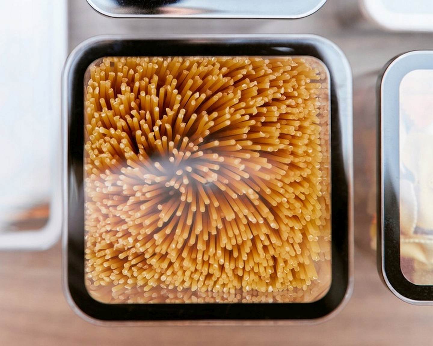 ТОВАРЫ Контейнер для продуктов широкий 1,0л LOFT прозрачный, черный ROTHO 1160908080 в интернет-магазине meandhome.ru