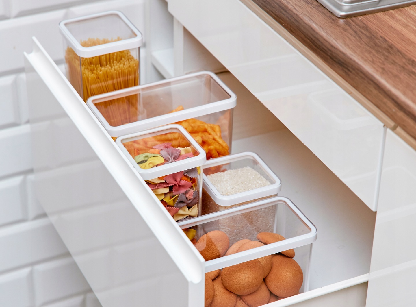 ТОВАРЫ Контейнер для продуктов продолговатый 3,2л LOFT прозрачный, белый ROTHO 1160890000 в интернет-магазине meandhome.ru